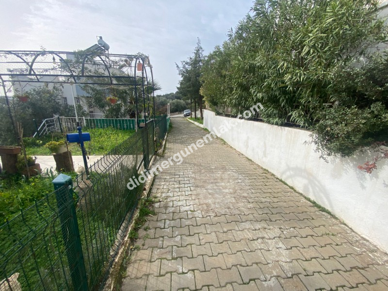 AKBÜK’TE ŞÖMİNELİ VİLLA FIRSATI FULL TADİLATLI • TERASLI • GENİŞ KULLANIM ALANI