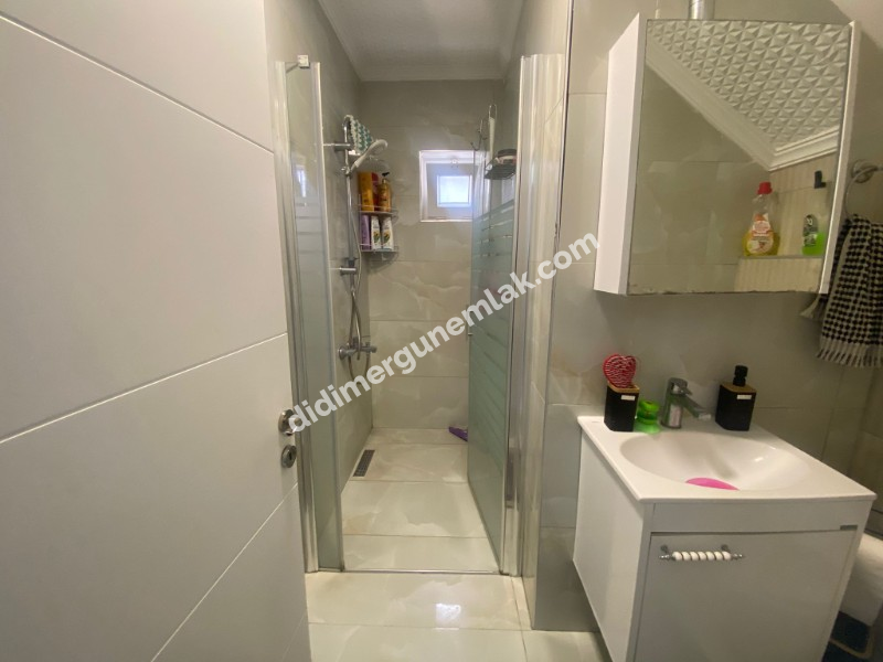 AKBÜK’TE ŞÖMİNELİ VİLLA FIRSATI FULL TADİLATLI • TERASLI • GENİŞ KULLANIM ALANI