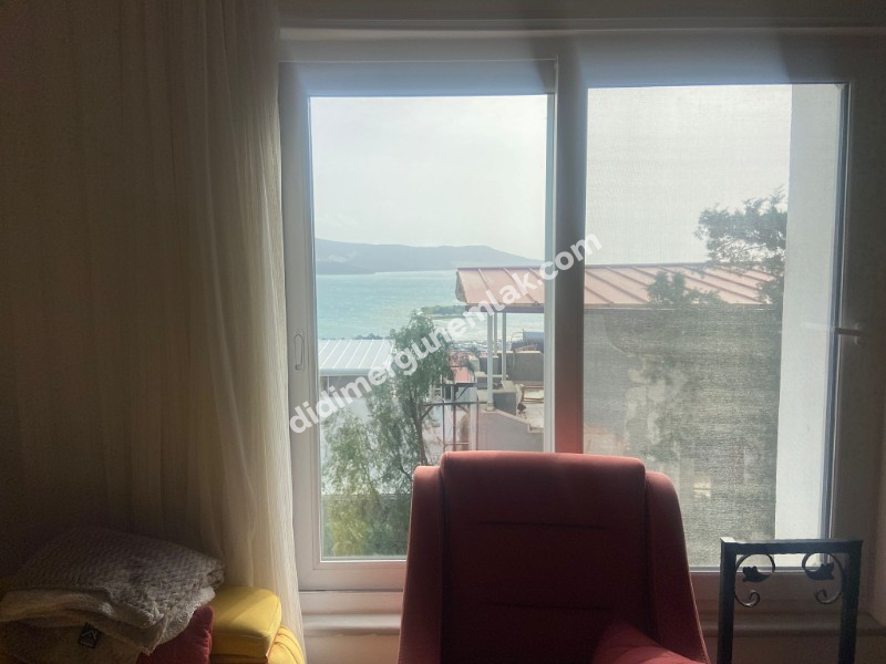 AKBÜK’TE ŞÖMİNELİ VİLLA FIRSATI FULL TADİLATLI • TERASLI • GENİŞ KULLANIM ALANI