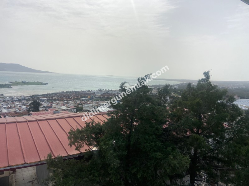 AKBÜK’TE ŞÖMİNELİ VİLLA FIRSATI FULL TADİLATLI • TERASLI • GENİŞ KULLANIM ALANI