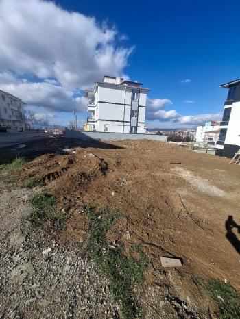 GÜVENAY - ÇORUM GÜLABİBEY MAH. HUZUR EVİ ARKASI SATILIK İMARLI ARSA 