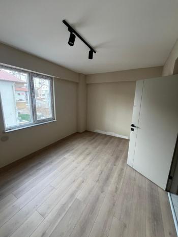 ÜNİVERSİTE BÖLGEİNDE SATILIK 1+1 DAİRE