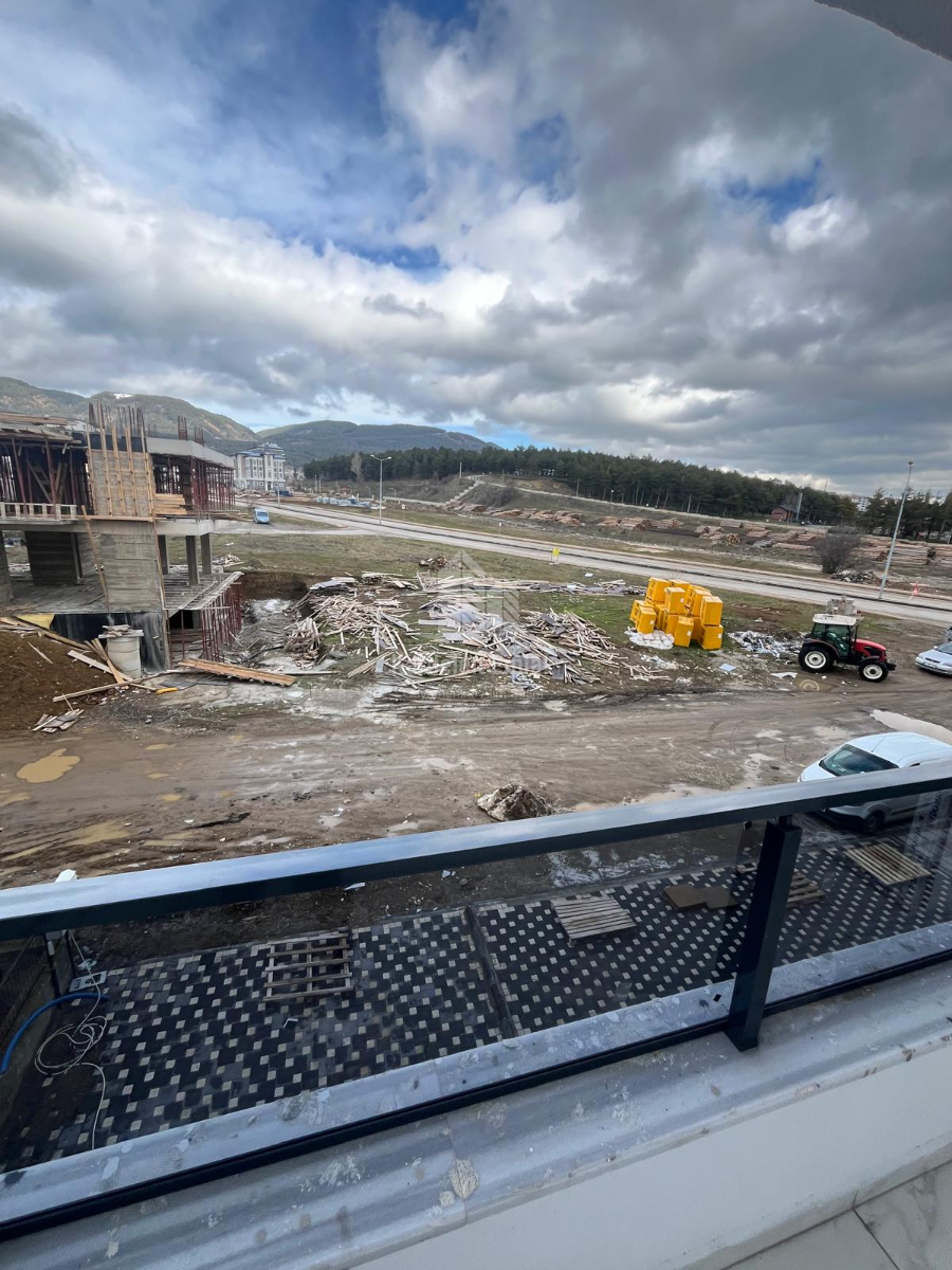 ÜNİVERSİTE BÖLGEİNDE SATILIK 1+1 DAİRE