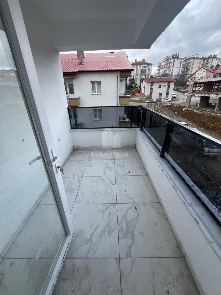 ÜNİVERSİTE BÖLGEİNDE SATILIK 1+1 DAİRE