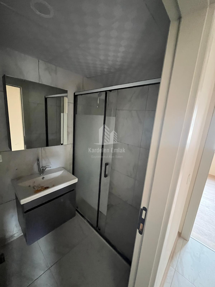 ÜNİVERSİTE BÖLGEİNDE SATILIK 1+1 DAİRE