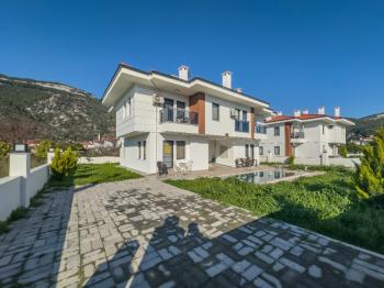 Ula Gökovada Havuzlu Sitede 1+1 Eşyalı Satılık Daire