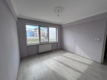 AFYON ÜÇOK EMLAKTAN VEYSEL KARANİ MAH 2+1 100M² TEMİZ BAKIMLI  KİRALIK DAİRE 