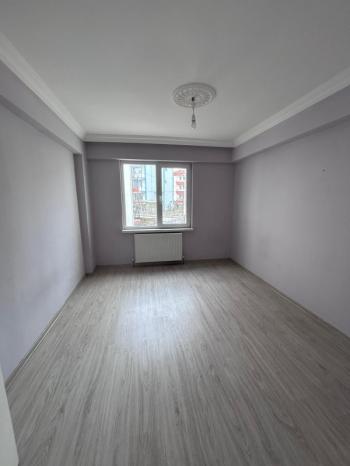 AFYON ÜÇOK EMLAKTAN VEYSEL KARANİ MAH 2+1 100M² TEMİZ BAKIMLI  KİRALIK DAİRE 