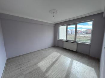 AFYON ÜÇOK EMLAKTAN VEYSEL KARANİ MAH 2+1 100M² TEMİZ BAKIMLI  KİRALIK DAİRE 