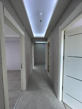 AFYON ÜÇOK EMLAKTAN VEYSEL KARANİ MAH 2+1 100M² TEMİZ BAKIMLI  KİRALIK DAİRE 
