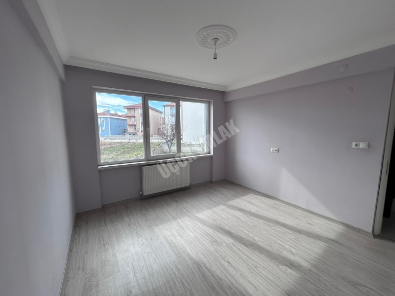 AFYON ÜÇOK EMLAKTAN VEYSEL KARANİ MAH 2+1 100M² TEMİZ BAKIMLI  KİRALIK DAİRE 