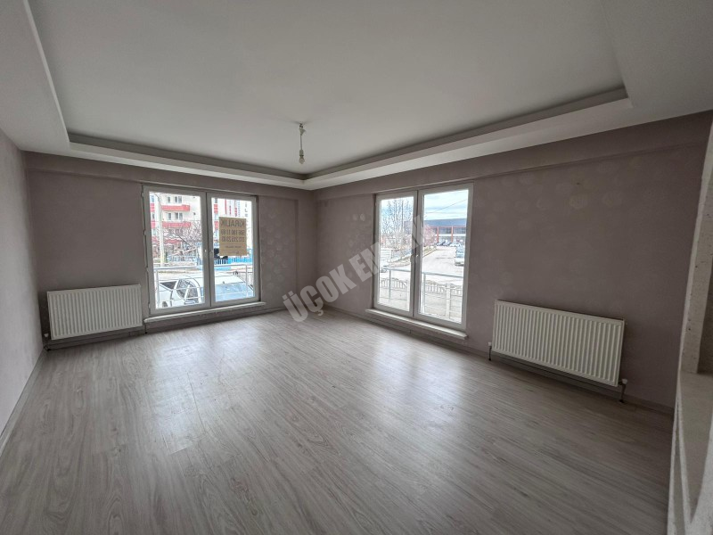 AFYON ÜÇOK EMLAKTAN VEYSEL KARANİ MAH 2+1 100M² TEMİZ BAKIMLI  KİRALIK DAİRE 