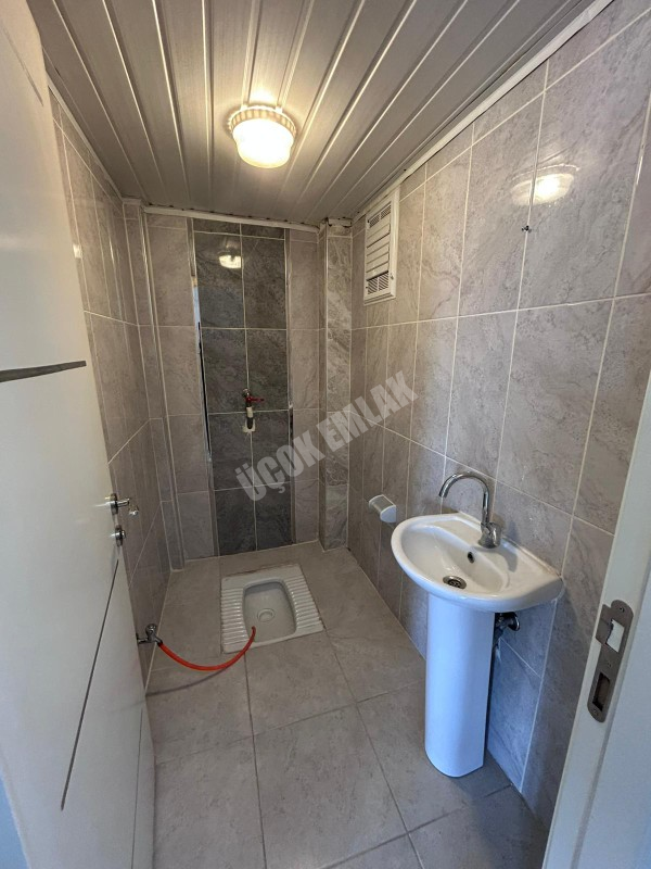 AFYON ÜÇOK EMLAKTAN VEYSEL KARANİ MAH 2+1 100M² TEMİZ BAKIMLI  KİRALIK DAİRE 