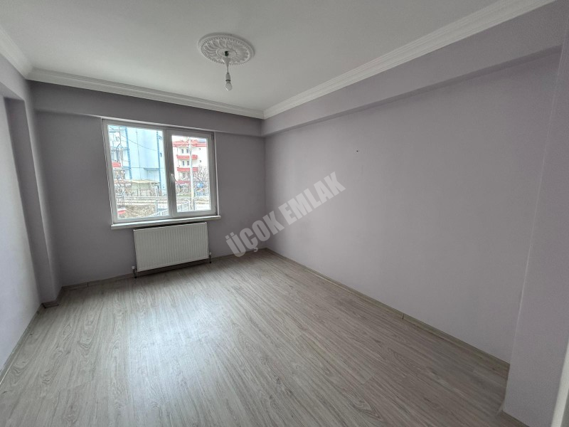 AFYON ÜÇOK EMLAKTAN VEYSEL KARANİ MAH 2+1 100M² TEMİZ BAKIMLI  KİRALIK DAİRE 