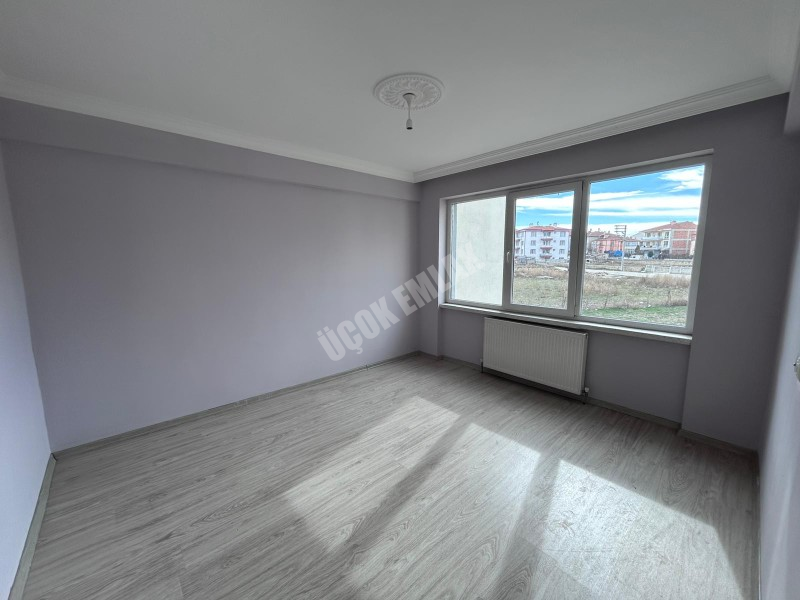 AFYON ÜÇOK EMLAKTAN VEYSEL KARANİ MAH 2+1 100M² TEMİZ BAKIMLI  KİRALIK DAİRE 