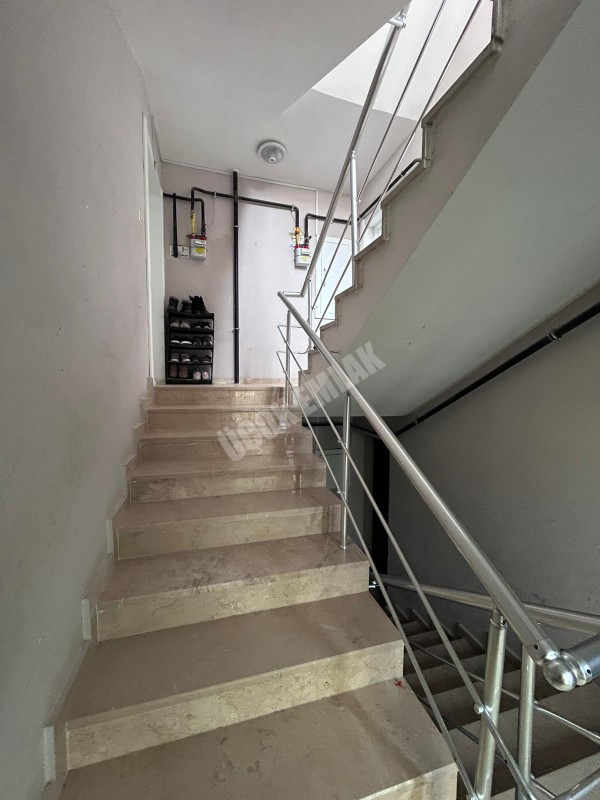 AFYON ÜÇOK EMLAKTAN VEYSEL KARANİ MAH 2+1 100M² TEMİZ BAKIMLI  KİRALIK DAİRE 