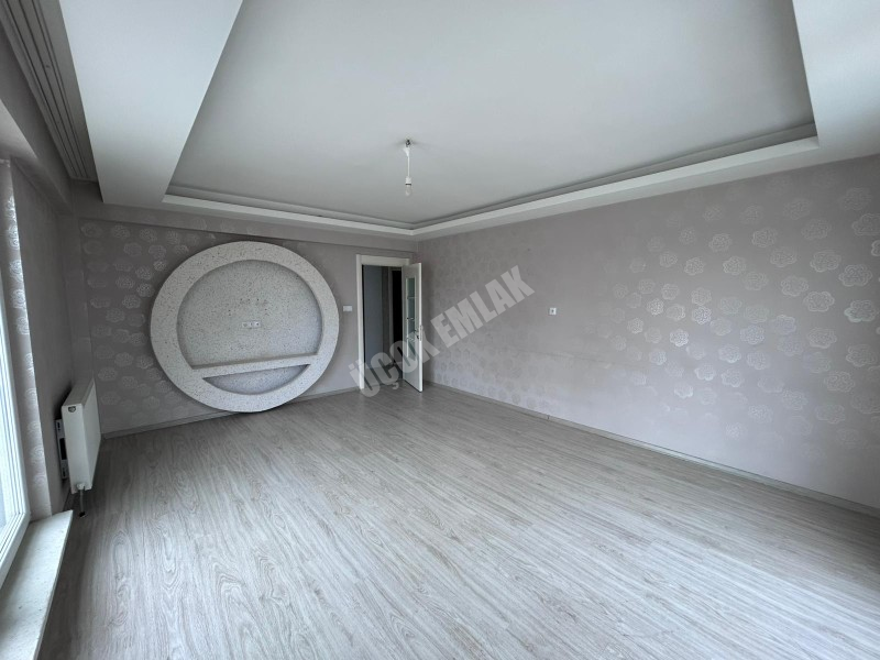 AFYON ÜÇOK EMLAKTAN VEYSEL KARANİ MAH 2+1 100M² TEMİZ BAKIMLI  KİRALIK DAİRE 