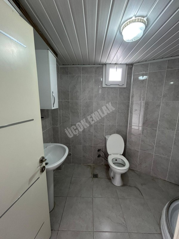 AFYON ÜÇOK EMLAKTAN VEYSEL KARANİ MAH 2+1 100M² TEMİZ BAKIMLI  KİRALIK DAİRE 