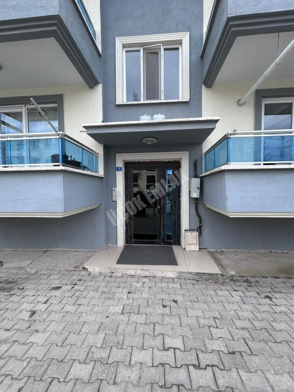 AFYON ÜÇOK EMLAKTAN VEYSEL KARANİ MAH 2+1 100M² TEMİZ BAKIMLI  KİRALIK DAİRE 