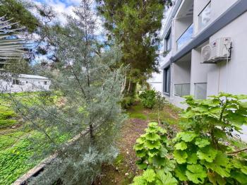 Kıbrıs Girne de Havuzlu Sitede Satılık 3+1 Lüks Bahçe Katı Daire