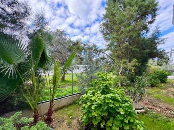 Kıbrıs Girne de Havuzlu Sitede Satılık 3+1 Lüks Bahçe Katı Daire