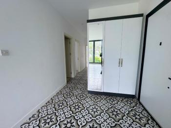 Kıbrıs Girne de Havuzlu Sitede Satılık 3+1 Lüks Bahçe Katı Daire