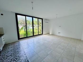 Kıbrıs Girne de Havuzlu Sitede Satılık 3+1 Lüks Bahçe Katı Daire