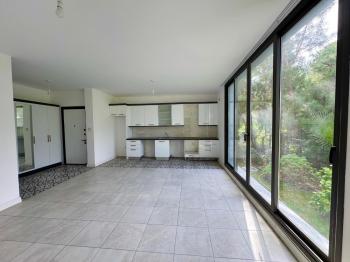 Kıbrıs Girne de Havuzlu Sitede Satılık 3+1 Lüks Bahçe Katı Daire