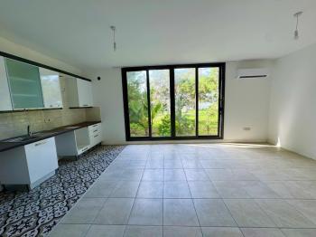 Kıbrıs Girne de Havuzlu Sitede Satılık 3+1 Lüks Bahçe Katı Daire