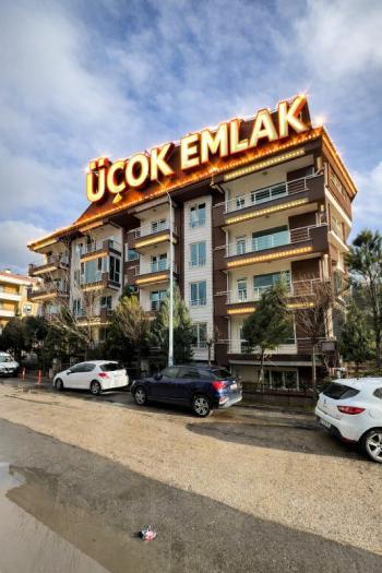 AFYON ÜÇOK EMLAKTAN SELÇUKLU MAH KİRALIK 4+1 200M² DAİRELER 