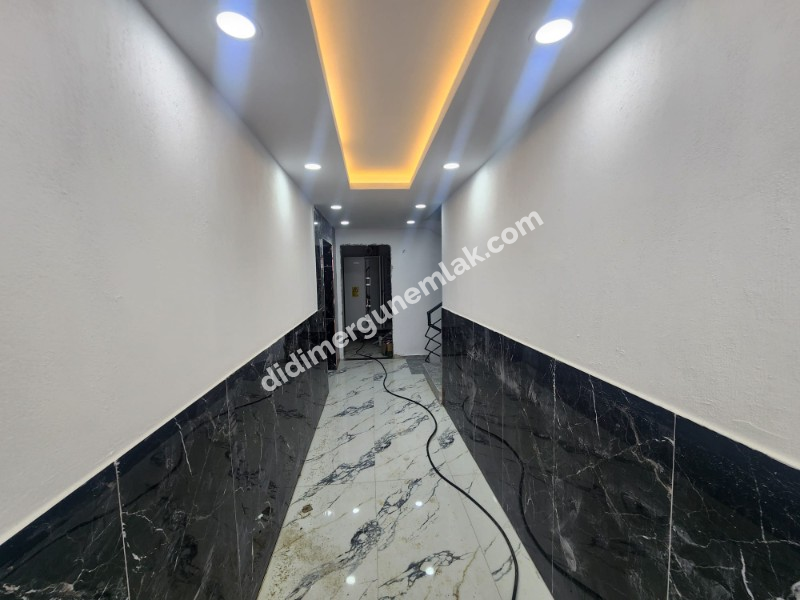 DİDİM EFELER MAHALLESİNDE STADYUM BÖLGESİNDE DENİZE YÜRÜME MESAFESİNDE SIFIR 2+1 SARTILIK DAİRE