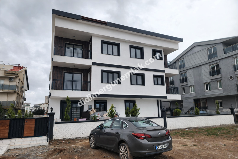 DİDİM EFELER MAHALLESİNDE STADYUM BÖLGESİNDE DENİZE YÜRÜME MESAFESİNDE SIFIR 2+1 SARTILIK DAİRE