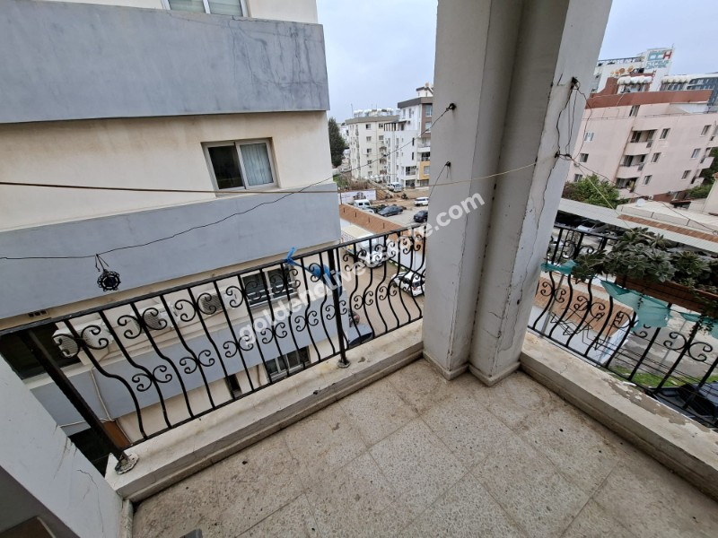 MAĞUSA MERKEZDE SATILIK 3+1 APARTMAN DAİRESİ