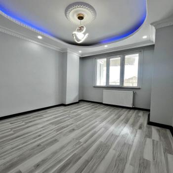 CADDE ÜZERİ 2+1 LÜX DAİRE 