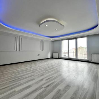 CADDE ÜZERİ 2+1 LÜX DAİRE 