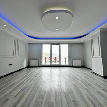 CADDE ÜZERİ 2+1 LÜX DAİRE 