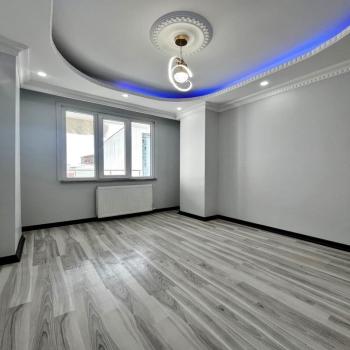 CADDE ÜZERİ 2+1 LÜX DAİRE 