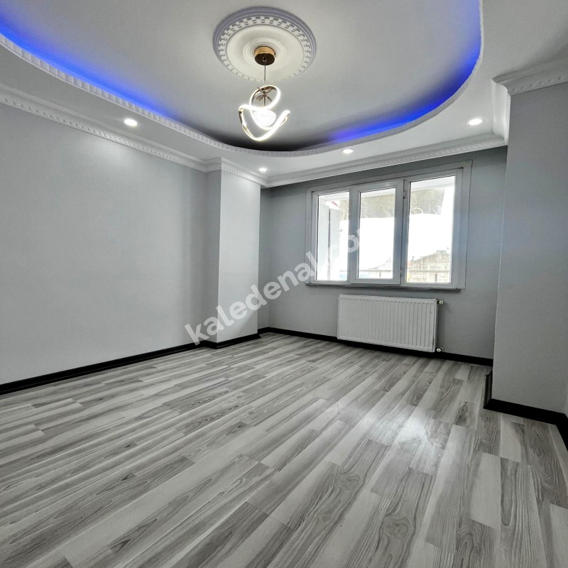 CADDE ÜZERİ 2+1 LÜX DAİRE 