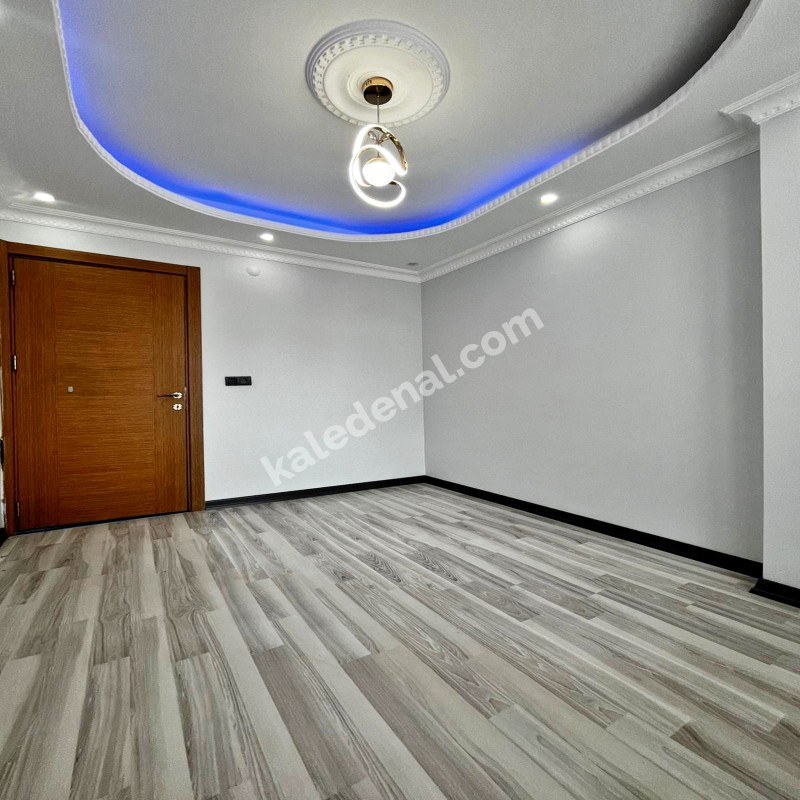 CADDE ÜZERİ 2+1 LÜX DAİRE 