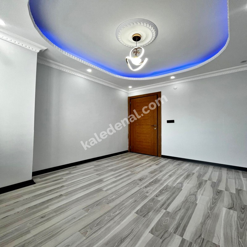 CADDE ÜZERİ 2+1 LÜX DAİRE 