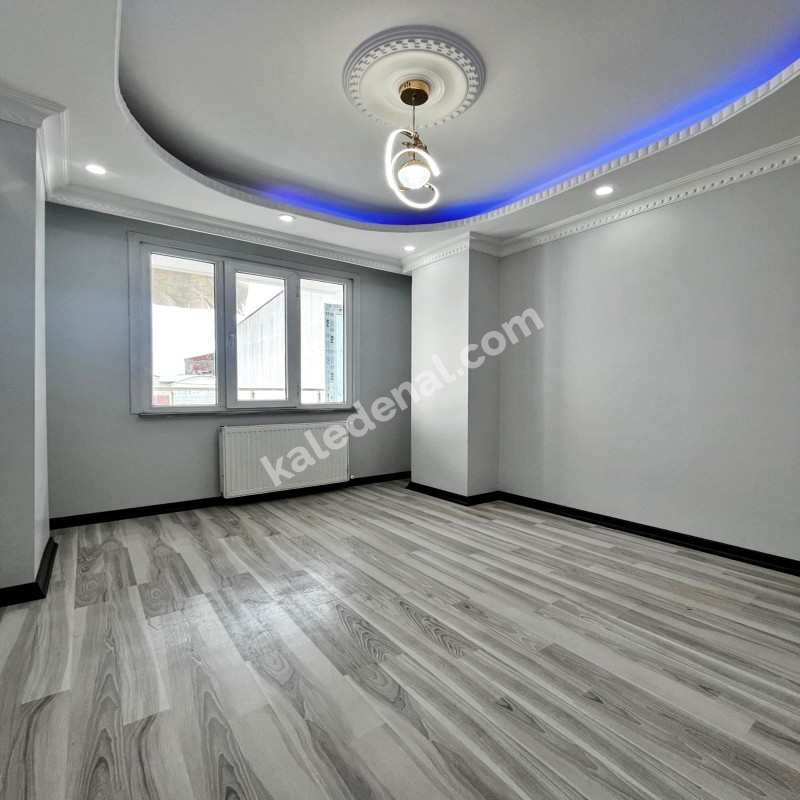 CADDE ÜZERİ 2+1 LÜX DAİRE 