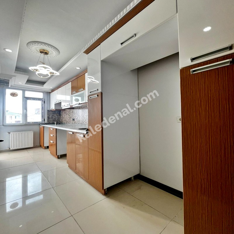 CADDE ÜZERİ 2+1 LÜX DAİRE 