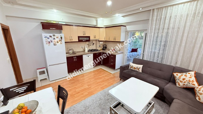 ÇAMLIK' TA HAVUZLU SİTE İÇERİSİNDE MÜSTAKİL GİRİŞLİ EŞYALI GENİŞ 3+1 SATILIK DAİRE