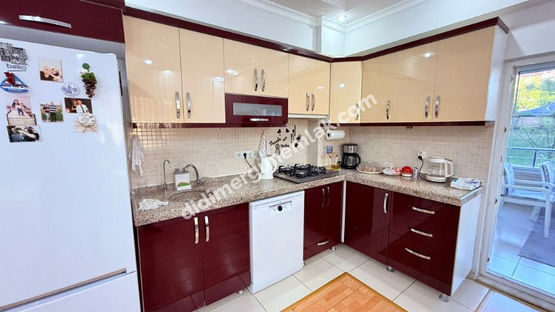 ÇAMLIK' TA HAVUZLU SİTE İÇERİSİNDE MÜSTAKİL GİRİŞLİ EŞYALI GENİŞ 3+1 SATILIK DAİRE