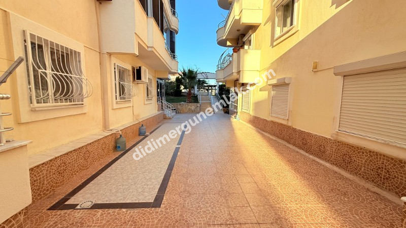 ÇAMLIK' TA HAVUZLU SİTE İÇERİSİNDE MÜSTAKİL GİRİŞLİ EŞYALI GENİŞ 3+1 SATILIK DAİRE