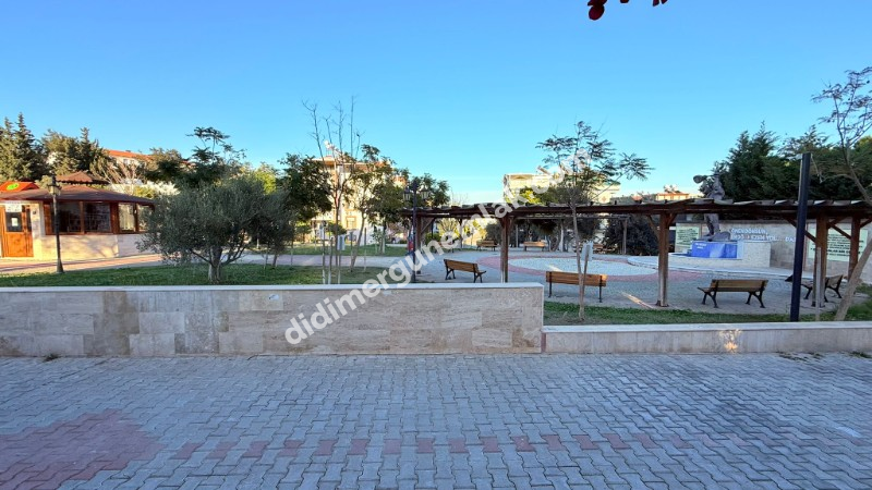 ÇAMLIK' TA HAVUZLU SİTE İÇERİSİNDE MÜSTAKİL GİRİŞLİ EŞYALI GENİŞ 3+1 SATILIK DAİRE