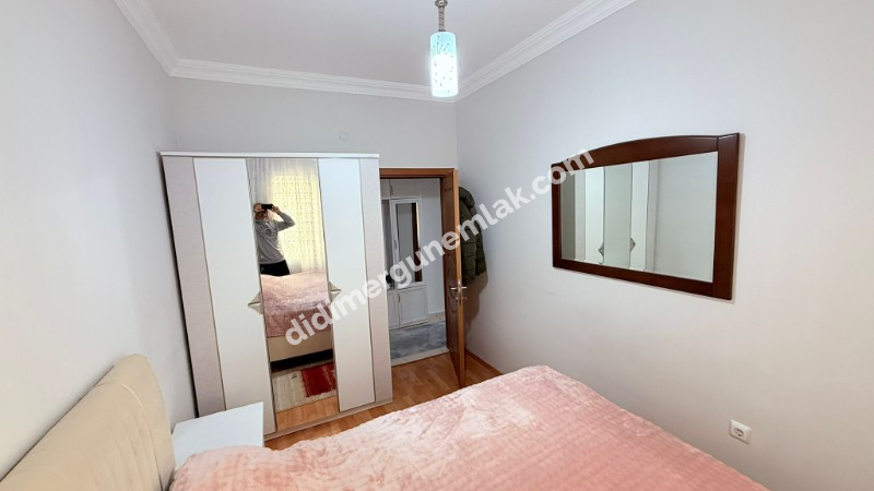 ÇAMLIK' TA HAVUZLU SİTE İÇERİSİNDE MÜSTAKİL GİRİŞLİ EŞYALI GENİŞ 3+1 SATILIK DAİRE