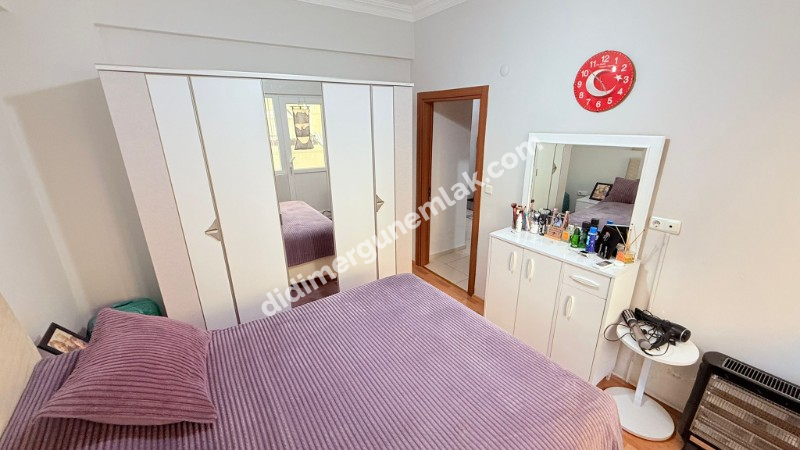 ÇAMLIK' TA HAVUZLU SİTE İÇERİSİNDE MÜSTAKİL GİRİŞLİ EŞYALI GENİŞ 3+1 SATILIK DAİRE
