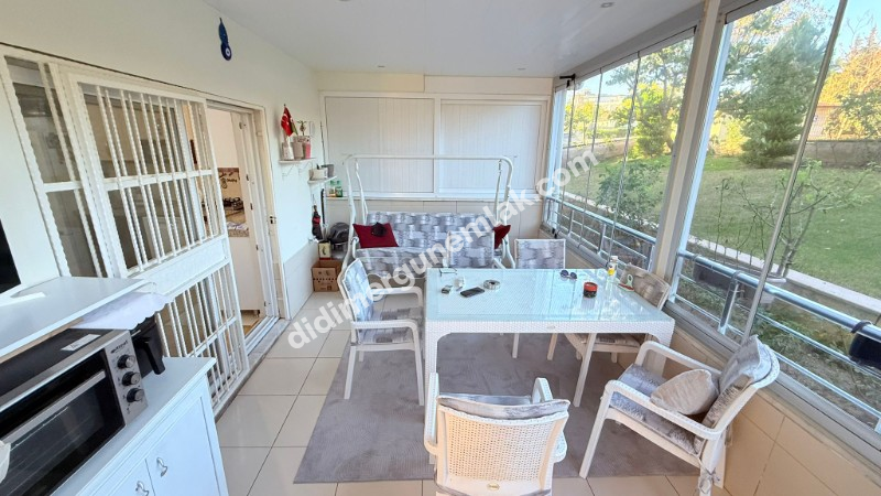 ÇAMLIK' TA HAVUZLU SİTE İÇERİSİNDE MÜSTAKİL GİRİŞLİ EŞYALI GENİŞ 3+1 SATILIK DAİRE