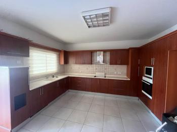 GÖNYELİ'DE İŞ YERİ OLMAYA MÜSAİT İKİZ BAHÇELİ KİRALIK EV